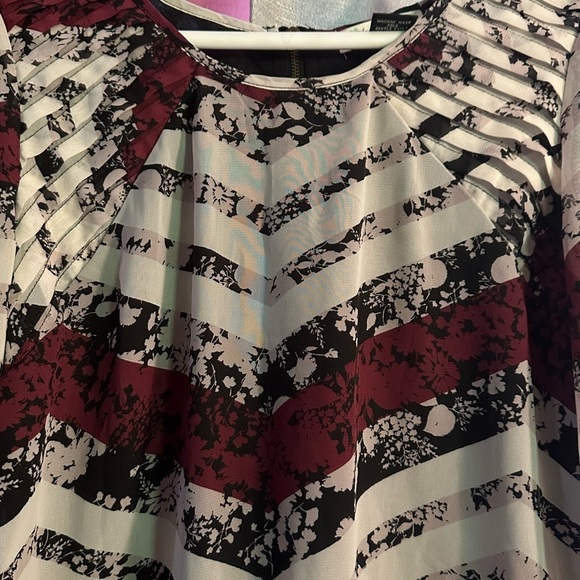 Dress 👗 Excellent condition size small chic and trendy - Picture 4 of 7